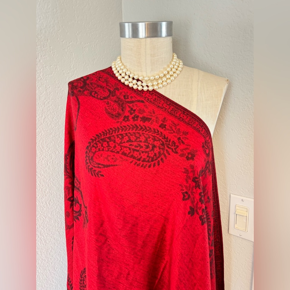 Red Pashmina with Paisley Design - Picture 5 of 5